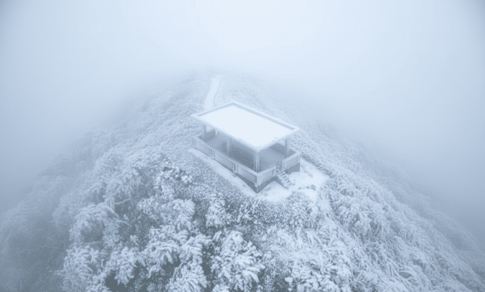 Mau Son is shrouded in mystery under fog and white snow